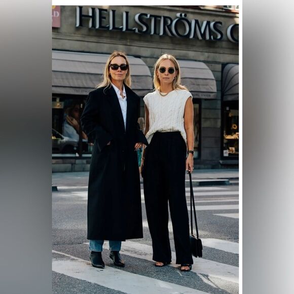 Styles in Black and White!  See at my live show. - Picture 4 of 16